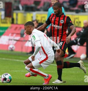 Köln. Oktober 2020. Ismail Jakobs (L) aus Köln spielt mit Almamy Toure aus Frankfurt am 18. Oktober 2020 bei einem Bundesligaspiel zwischen dem FC Köln und der Eintracht Frankfurt in Köln. Quelle: Xinhua/Alamy Live News Stockfoto