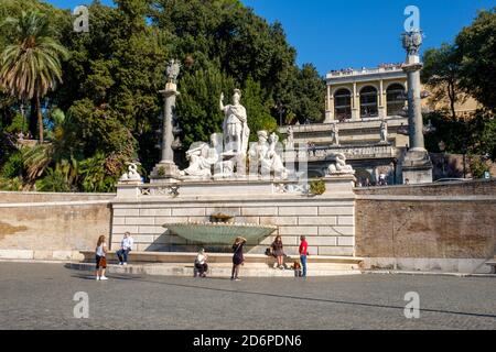 Fontana della Dea Roma, Brunnen der Göttin Rom, von Giovanni Ceccarini, Terrazza del Pincio, Piazza del Popolo, Rom, Italien Stockfoto