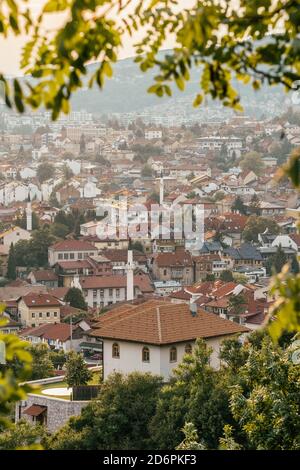 Stadtbild der Stadt Sarajevo im Sommer, BiH Stockfoto