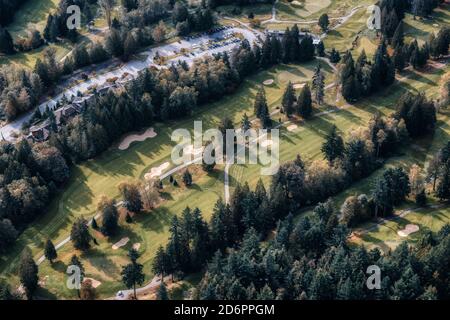 Luftaufnahme auf dem Golfplatz in Wohnviertel Stockfoto