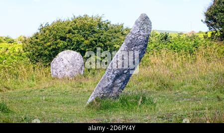 Der zentrale schiefe Stein des Boscawen-un Steinkreises, eine spätneolithische-frühe Bronzezeit (ca. 2500-1500 v. Chr.) Denkmal, West Cornwall, England, Stockfoto