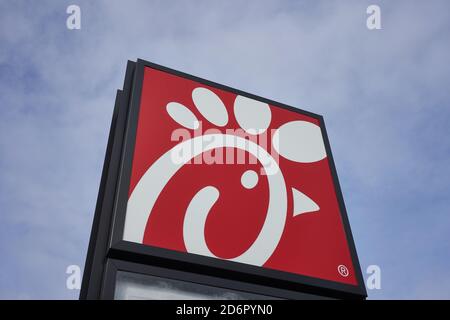 Das Unternehmen unterzeichnet vor einem Chick-fil-A-Restaurant in Beaverton, Oregon. Chick-fil-A ist eine der größten amerikanischen Fast-Food-Restaurantketten. Stockfoto