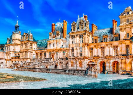 FONTAINEBLEAU, Frankreich - 9. Juli 2016: S Residenz der Könige von Frankreich - Fassade schön Schloss Fontainebleau. Stockfoto