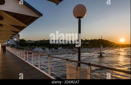 Der Strand in der Nähe der Pier. Das Seebad Heringsdorf auf der Insel Usedom. Europa, Deutschland, Mecklenburg-Vorpommern, Usedom, Juni Stockfoto