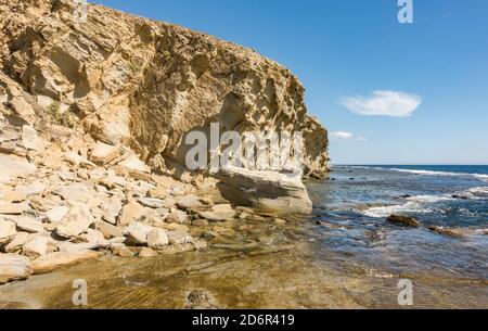 Wanderweg Felsenküste bei Tarifa, Straße von Gibraltar, Naturschutzgebiet, Andalusien, Spanien. Stockfoto