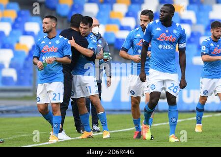 Hirving Lozano von SSC Napoli feiert mit Gennaro Gattuso Manager von SSC Napoli Scoring ersten Tor während der Serie EIN Spiel zwischen Napoli und Atalanta im Stadio San Paolo, Neapel, Italien am 17. Oktober 2020. Foto von Giuseppe Maffia. Stockfoto