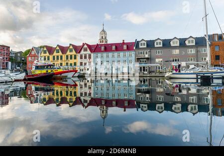 Halbinsel Tinganes mit Altstadt, Regierungsbezirk und dem westlichen Hafen. Torshavn (Thorshavn) die Hauptstadt der Färöer Inseln auf der Insel Stockfoto