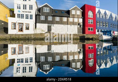 Halbinsel Tinganes mit der stimmungsvollen Altstadt. Torshavn (Thorshavn) die Hauptstadt der Färöer Inseln auf der Insel Streymoy im Nordatlanti Stockfoto