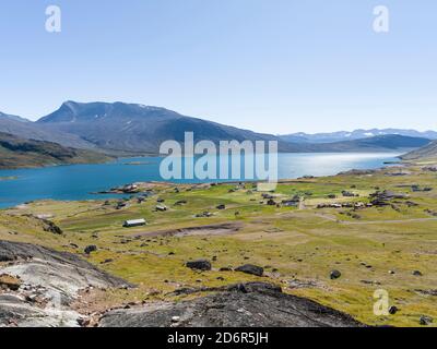 Dorf Igaliku (Gardar) am Ufer des Einarsfjords im Süden Grönlands. Gardar war Diözesanstadt und kulturelles Zentrum für die norse (wikinger) Stockfoto