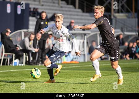 Aarhus, Dänemark. Oktober 2020. Albert Groenbaek (27) von AGF und Thor lange (2) von AC Horsens beim 3F Superliga-Spiel zwischen Aarhus GF und AC Horsens im Ceres Park in Aarhus. (Foto: Gonzales Photo - Morten Kjaer). Stockfoto