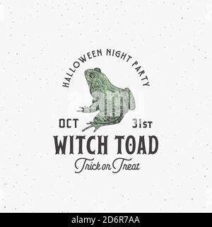 Gruselige Hexe Kröte Halloween Nacht Party Zeichen, Logo oder Label Vorlage. Handgezeichnetes buntes Frosch-Sketch-Symbol mit Retro-Typografie. Schäbige Texturen. Stock Vektor