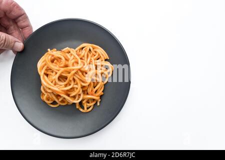 Spaghetti Bolognese sind eine der typischsten und bekanntesten Arten der Herstellung. Es besteht aus einer Paste, gewürzt mit einer Sauce, deren Zutaten Tom sind Stockfoto