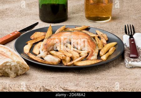 Salmón ist der gebräuchliche Name für mehrere Arten von Rochenflocken in der Familie Salmonidae. Andere Fische in der gleichen Familie sind Forelle, Saibling, Äsche Stockfoto
