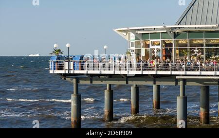 Der Pier. Deutsche resort Architecture (Baederarchitektur) im Seebad Heringsdorf auf der Insel Usedom. Europa, Deutschland, Mecklenburg-Weste Stockfoto