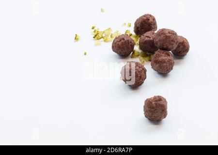 Mini Fleischbällchen mit Gurkenabwurfklatsche Stockfoto