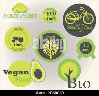 Eine Reihe von Logos auf Veganismus, Ökologie, landwirtschaftliche Produkte und Bio-Naturfrüchten und Gemüse. Flache Symbole für Vegetarismus, gesunde Ernährung und natürliche Produktion. Umweltschutz.Grafikdesign, editierbar für Ihr Design. Stock Vektor