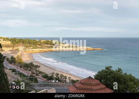 Tarragona, Spanien: 2020 September 27: Blick auf den Hafen der Stadt Tarragona im Sommer in Spanien. Stockfoto