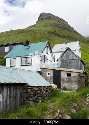 Die Insel Kunoy mit Dorf Kunoy. Nordoyggjar (Nördliche Inseln) in den Färöer Inseln, eine Inselgruppe im Nordatlantik. Europa, die Nördlichen Eu- Stockfoto