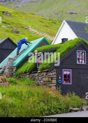 Die Insel Kunoy mit Dorf Kunoy. Nordoyggjar (Nördliche Inseln) in den Färöer Inseln, eine Inselgruppe im Nordatlantik. Europa, die Nördlichen Eu- Stockfoto