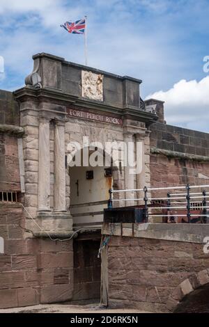 Eingang Torbogen zum Fort Perch Rock in New Brighton Wirral Juli 2020 Stockfoto