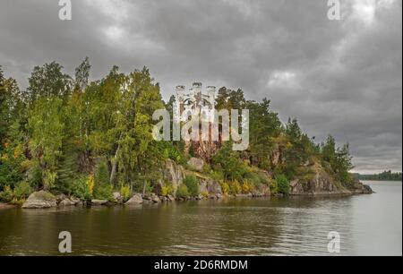 Kapelle Ludwigsburg auf der Insel Ludwigstein im Monrepos Park. Vyborg Stadt. Russland Stockfoto