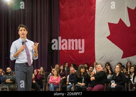 Justin Trudeau, Kate Young und Peter Fragiskatos sprechen an der Western University in Alumni Hall Stockfoto