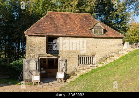 Lurgashall Watermill, eine funktionierende Getreidemühle im Weald and Downland Living Museum, einem Freilichtmuseum in Singleton, West Sussex, Großbritannien Stockfoto