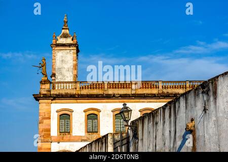 Barocke Kolonialarchitektur typisch für die historische Stadt Ouro Preto im Bundesstaat Minas Gerais, Brasilien Stockfoto