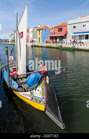 Traditionelle Moliceiro Boote, Cais dos Botiroes. Aveiro , wegen der vielen Kanäle Aveiro wird das venedig von Portugal genannt. Europa, Südeuropa Stockfoto