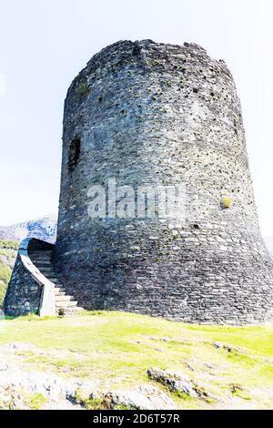 Dolbadarn Castle ist eine Festung, die vom walisischen Prinzen Llywelyn dem Großen im frühen 13. Jahrhundert am Fuße des Llanberis-Passes in erbaut wurde Stockfoto