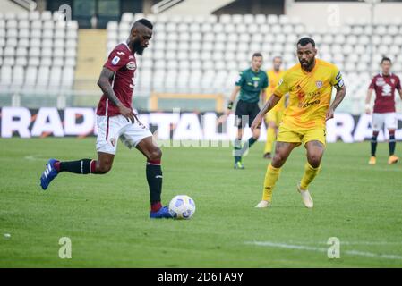 Turin, Italien. Oktober 2020. Nicolas Nkoulou von Turin FC während der Serie A Fußballspiel Turin FC gegen Cagliari. Cagliari gewann 2-3 gegen den FC Turin im Olympiastadion Grande Torino in Turin. (Foto von Alberto Gandolfo/Pacific Press) Quelle: Pacific Press Media Production Corp./Alamy Live News Stockfoto