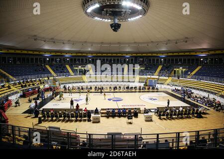 Turin, Italien. Oktober 2020. Erstes Heimspiel für reale Mutua Basket Torino vs Green Shop Pallacanestro Biella. Reale Mutua Basket Torino gewinnt 104:86. (Foto von Norberto Maccagno/PacifiPress) Quelle: Pacific Press Media Production Corp./Alamy Live News Stockfoto