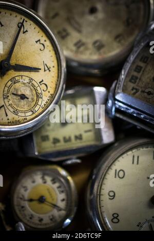 Eine Sammlung von antiken Uhren Stockfoto