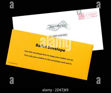 Vereinigte Staaten abwesende Geheimhaltung Stimmzettel Umschlag auf einem Rückumschlag für die Zustellung oder Abgabe von Stimmzettel Vor den allgemeinen Wahlen Stockfoto