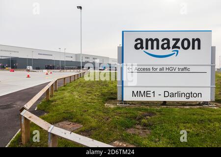 Das neue Amazon-Versandzentrum im Symmetry Park in Darlington, England, Großbritannien Stockfoto