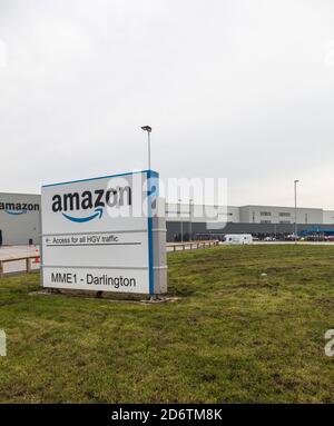 Das neue Amazon-Versandzentrum im Symmetry Park in Darlington, England, Großbritannien Stockfoto