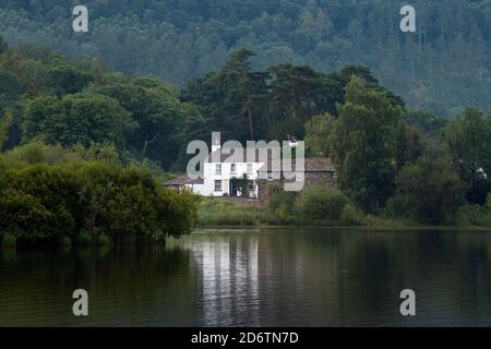 Haus am Ufer der Strandshag Bay auf Derwentwater im Lake District, Cumbria England Stockfoto