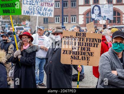 Dortmund, Ruhrgebiet, Nordrhein-Westfalen, Deutschland - Anticorona-Demo am Friedensplatz, Demonstration gegen die Gesundheitspolitik der Bundesregierung Stockfoto