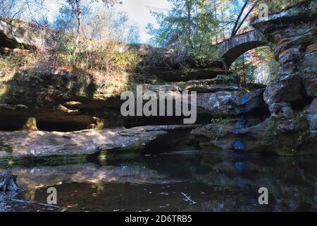 Obere Fälle an der Höhle des alten Mannes in Hocking Hills ohio Stockfoto