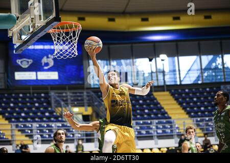 Turin, Italien. Oktober 2020. Erstes Heimspiel für reale Mutua Basket Torino vs Green Shop Pallacanestro Biella. Reale Mutua Basket Torino gewinnt 104:86. (Foto von Norberto Maccagno/PacifiPress) Quelle: SIPA USA/Alamy Live News Stockfoto