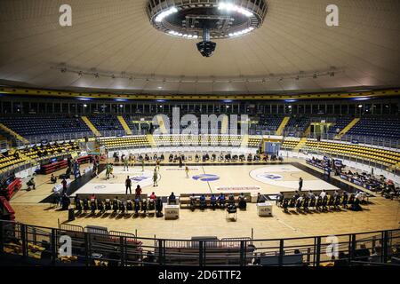 Turin, Italien. Oktober 2020. Erstes Heimspiel für reale Mutua Basket Torino vs Green Shop Pallacanestro Biella. Reale Mutua Basket Torino gewinnt 104:86. (Foto von Norberto Maccagno/PacifiPress) Quelle: SIPA USA/Alamy Live News Stockfoto