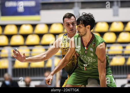 Turin, Italien. Oktober 2020. Erstes Heimspiel für reale Mutua Basket Torino vs Green Shop Pallacanestro Biella. Reale Mutua Basket Torino gewinnt 104:86. (Foto von Norberto Maccagno/PacifiPress) Quelle: SIPA USA/Alamy Live News Stockfoto