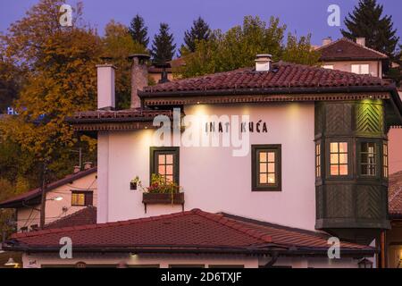 Bosnien und Herzegowina, Sarajevo, Inat Kuca traditionellen bosnischen Restaurant Stockfoto