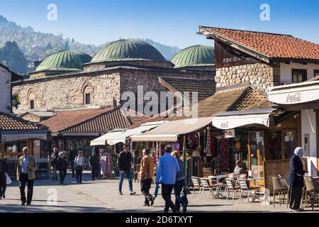 Bosnien und Herzegowina, Sarajevo, Bascarsija - Altstadt, Geschäfte am Bascarsija-Platz Stockfoto