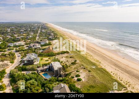 Luftbild des Strandes von Amagansett und des Atlantischen Ozeans Stockfoto