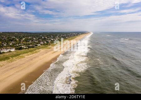 Luftbild des Strandes von Amagansett und des Atlantischen Ozeans Stockfoto