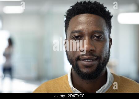 Porträt Nahaufnahme des Geschäftsmannes in modernen Büro Stockfoto
