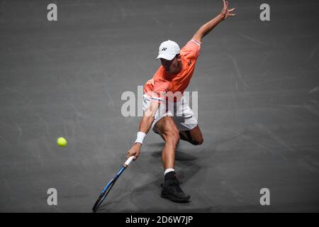 Köln, Deutschland. Oktober 2020. Tennis: ATP Tour - Kölner Meisterschaften (ATP), Einzel, Männer, 1. Runde, Gerassimow (Weißrussland) - Altmaier (Deutschland). Daniel Altmaier spielt den Ball. Quelle: Jonas Güttler/dpa/Alamy Live News Stockfoto