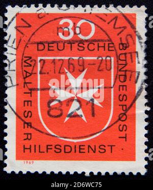 MOSKAU RUSSLAND - 25. NOVEMBER 2012: Eine in Deutschland gedruckte Briefmarke, zeigt Malteserkreuz, um 1969 Stockfoto