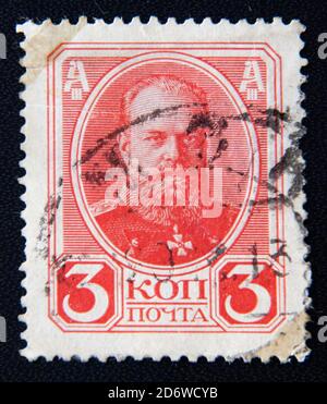 MOSKAU RUSSLAND - 25. NOVEMBER 2012: Eine im Russischen Reich gedruckte Briefmarke zeigt das Porträt des russischen Kaisers Alexander III., um 1913 Stockfoto